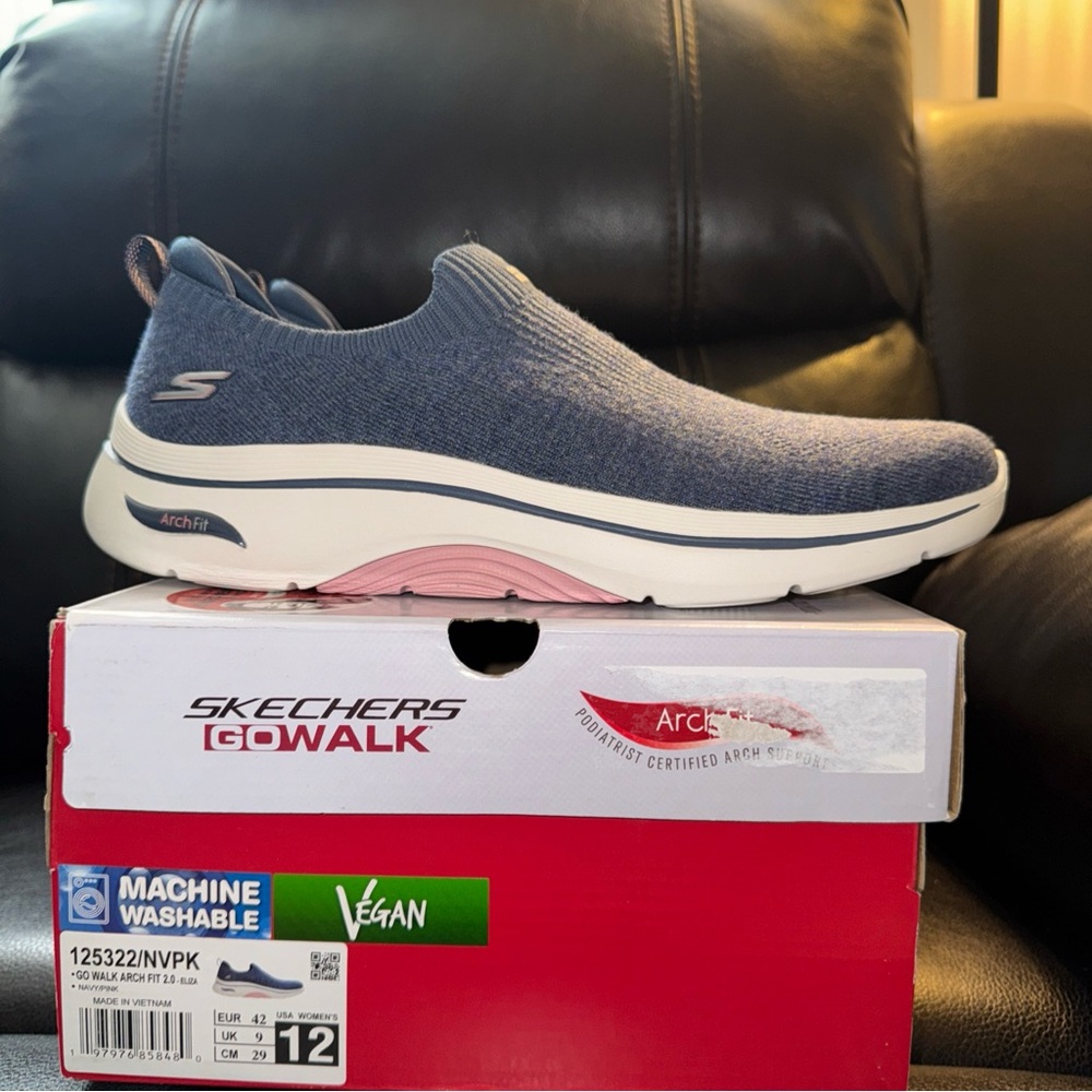 Skechers Women's Go Walk Arch Fit 2.0 Eliza Sneaker Size 12 New In The Box - Picture 3 of 6